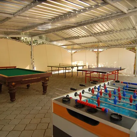 Club Orient Resort *
